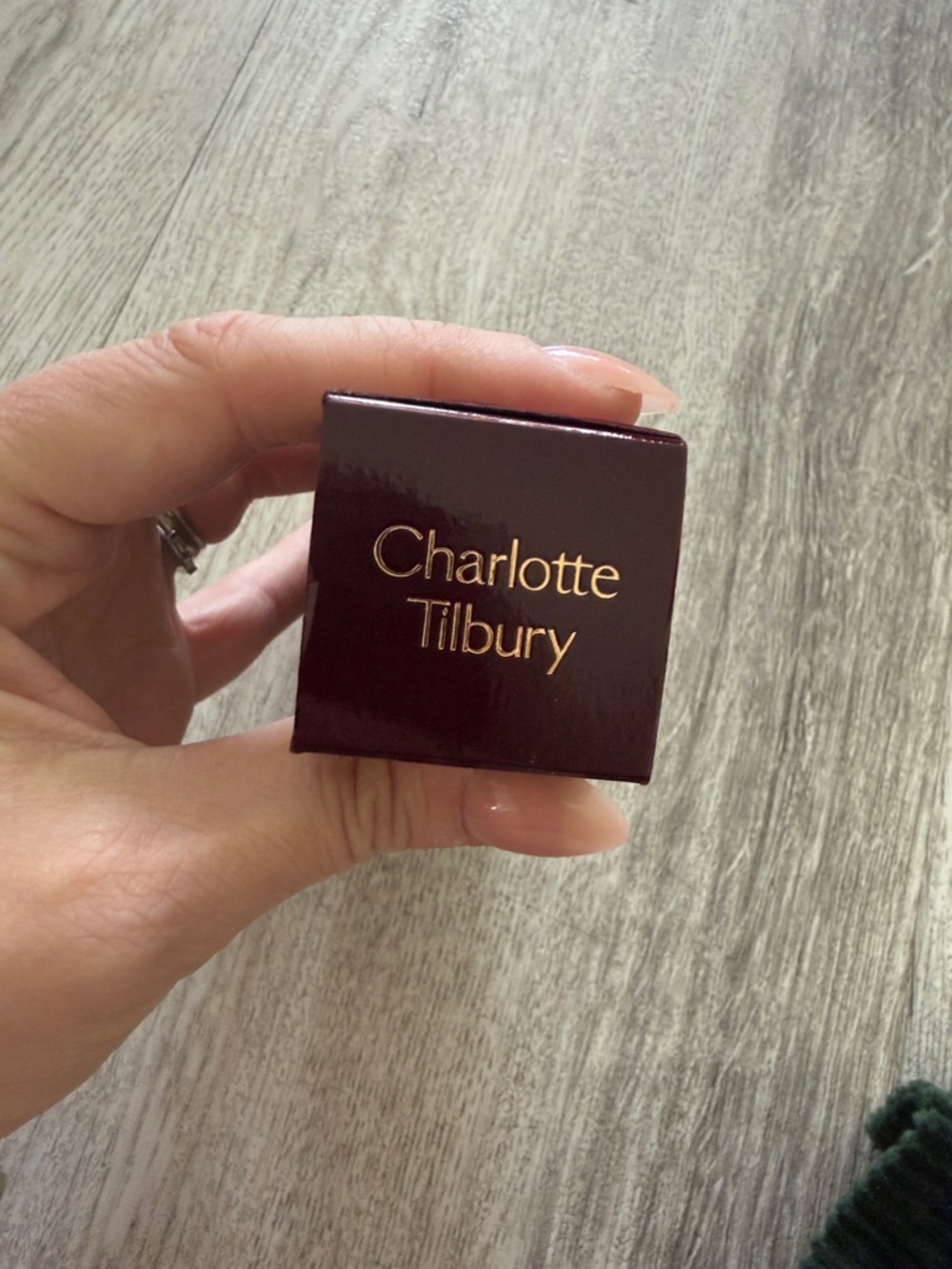 Charlotte Tilbury Airbrush Setting Spray Box in Deep Brown & Metallic Gold - Picture 3 of 5